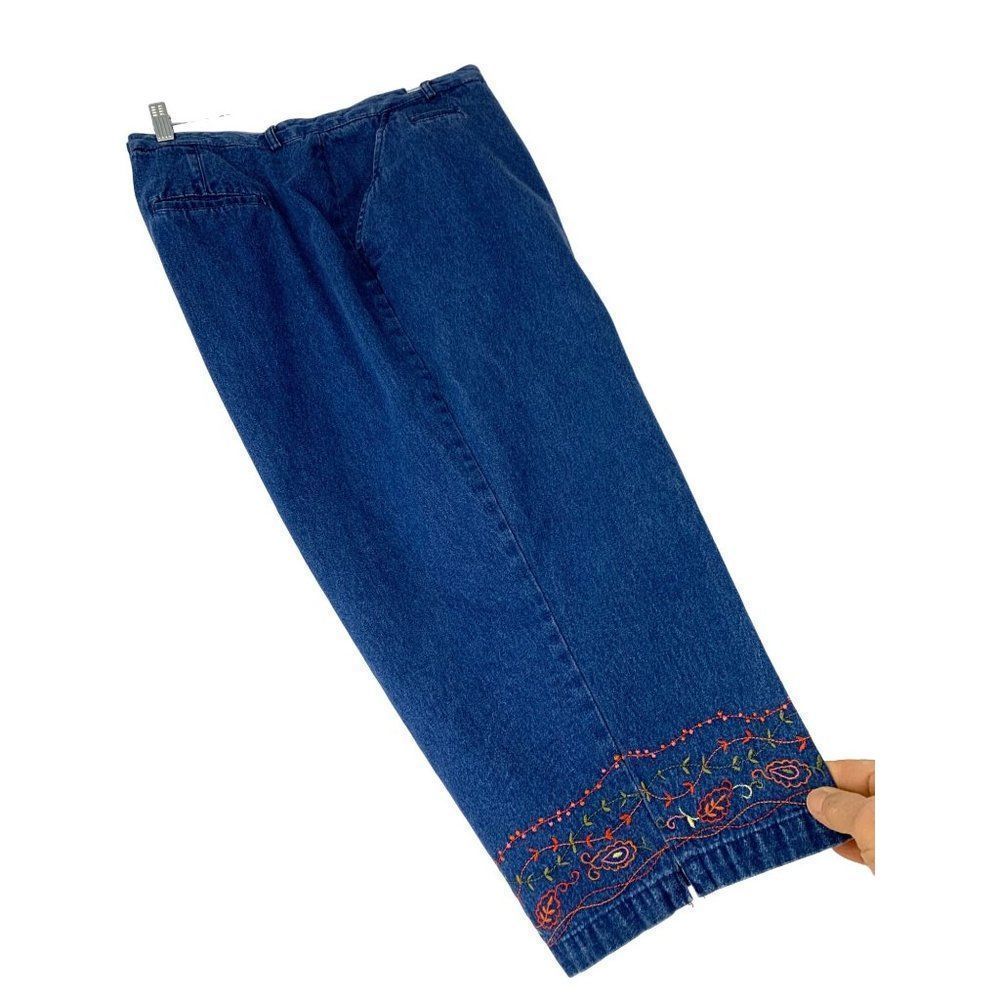 Women’s westbound II essentials embroider Capri jeans 22W 5846